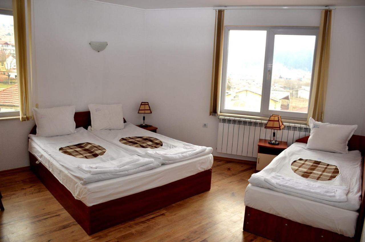 Family Hotel Daisy Borino Экстерьер фото
